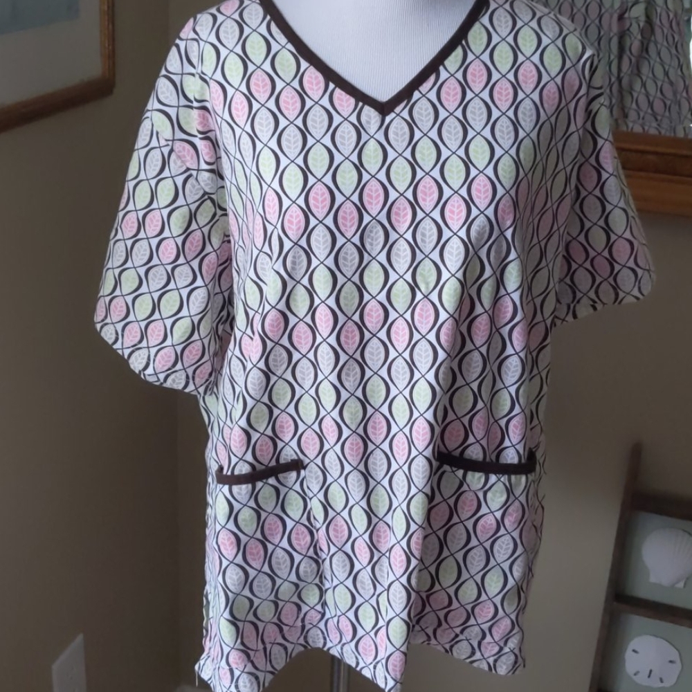 UA Scrub top/NWOT